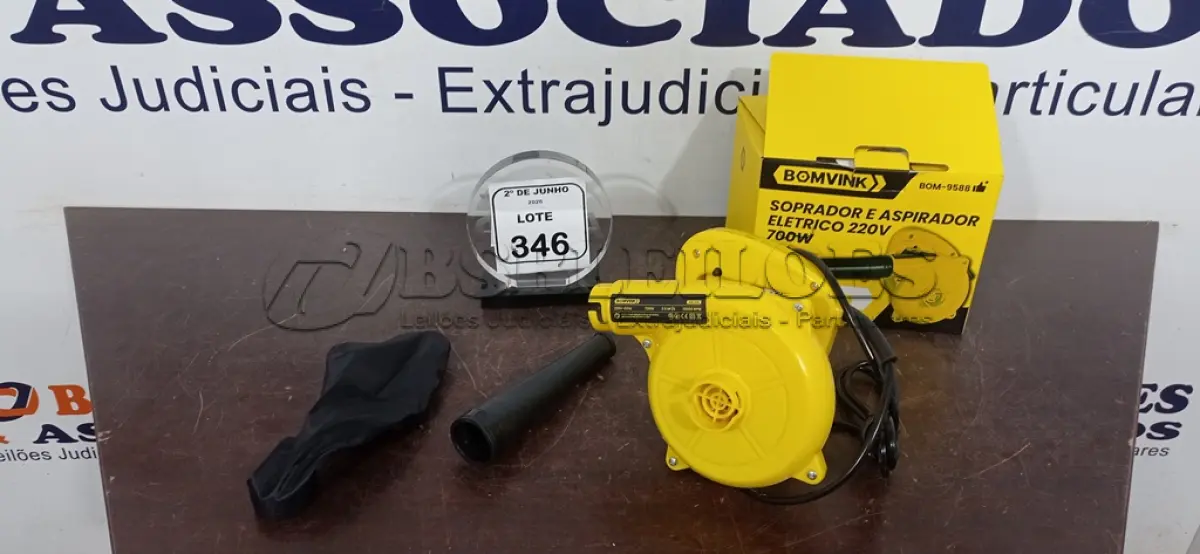 LOTE 346 - 01 SOPRADOR E ASPIRADOR ELÉTRICO 700W 220V (NOVO). (NO ESTADO) ATENÇÃO! FAZER A VISITAÇÃO ANTES DE ARREMATAR, NÃO SABEMOS SE FUNCIONA, LEILÃO NÃO TEM GARANTIA E NEM DEVOLUÇÃO, SUJEITO A POSSÍVEIS AVARIAS VISÍVEIS/OCULTAS E/OU AUSÊNCIA DE COMPONENTES.