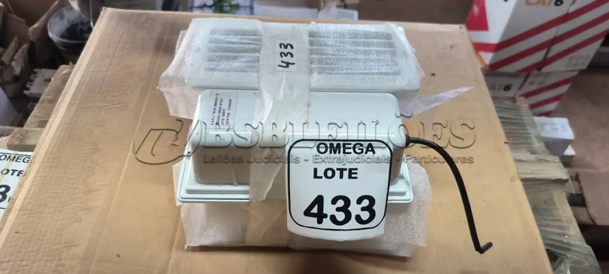 LOTE 433 - 04 LUMINÁRIAS DE EMBUTIR PARA ÁREAS MOLHADA 15 CM. (NO ESTADO EM QUE SE ENCONTRA. SUJEITO A AVARIAS OCULTAS/VISÍVEIS.)