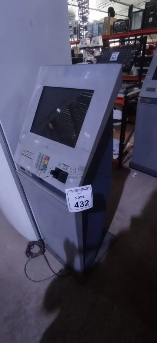 LOTE 432 - 01 TOTEM DE AUTOATENDIMENTO. (NO ESTADO) ATENÇÃO! FAZER A VISITAÇÃO ANTES DE ARREMATAR, NÃO SABEMOS SE FUNCIONA, LEILÃO NÃO TEM GARANTIA E NEM DEVOLUÇÃO, SUJEITO A POSSÍVEIS AVARIAS VISÍVEIS/OCULTAS E/OU AUSÊNCIA DE COMPONENTES.
