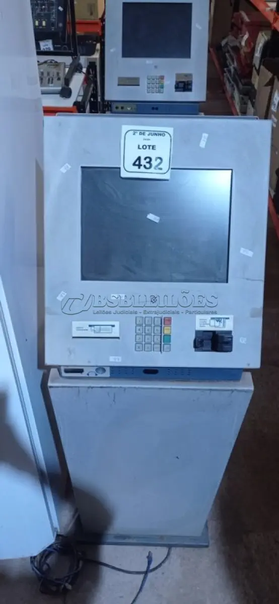 LOTE 432 - 01 TOTEM DE AUTOATENDIMENTO. (NO ESTADO) ATENÇÃO! FAZER A VISITAÇÃO ANTES DE ARREMATAR, NÃO SABEMOS SE FUNCIONA, LEILÃO NÃO TEM GARANTIA E NEM DEVOLUÇÃO, SUJEITO A POSSÍVEIS AVARIAS VISÍVEIS/OCULTAS E/OU AUSÊNCIA DE COMPONENTES.