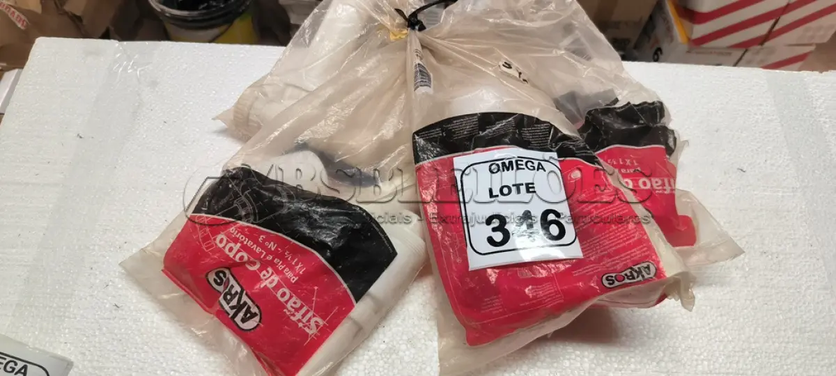 LOTE 346 - 03 SIFÕES TIPO COMO EM PVC BRANCO - AKROS. (NO ESTADO EM QUE SE ENCONTRA. SUJEITO A AVARIAS OCULTAS/VISÍVEIS.)