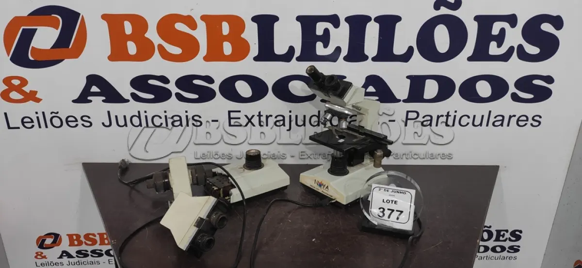 LOTE 377 - 02 MICROSCÓPIOS. (NO ESTADO) ATENÇÃO! FAZER A VISITAÇÃO ANTES DE ARREMATAR, NÃO SABEMOS SE FUNCIONA, LEILÃO NÃO TEM GARANTIA E NEM DEVOLUÇÃO, SUJEITO A POSSÍVEIS AVARIAS VISÍVEIS/OCULTAS E/OU AUSÊNCIA DE COMPONENTES.