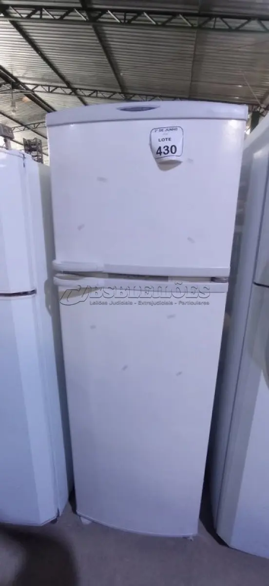 LOTE 430 - 01 GELADEIRA FORST FREE 370L MODELO BRM37A 220V MARCA BRASTEMP. (NO ESTADO) ATENÇÃO! FAZER A VISITAÇÃO ANTES DE ARREMATAR, NÃO SABEMOS SE FUNCIONA, LEILÃO NÃO TEM GARANTIA E NEM DEVOLUÇÃO, SUJEITO A POSSÍVEIS AVARIAS VISÍVEIS/OCULTAS E/OU AUSÊNCIA DE COMPONENTES.