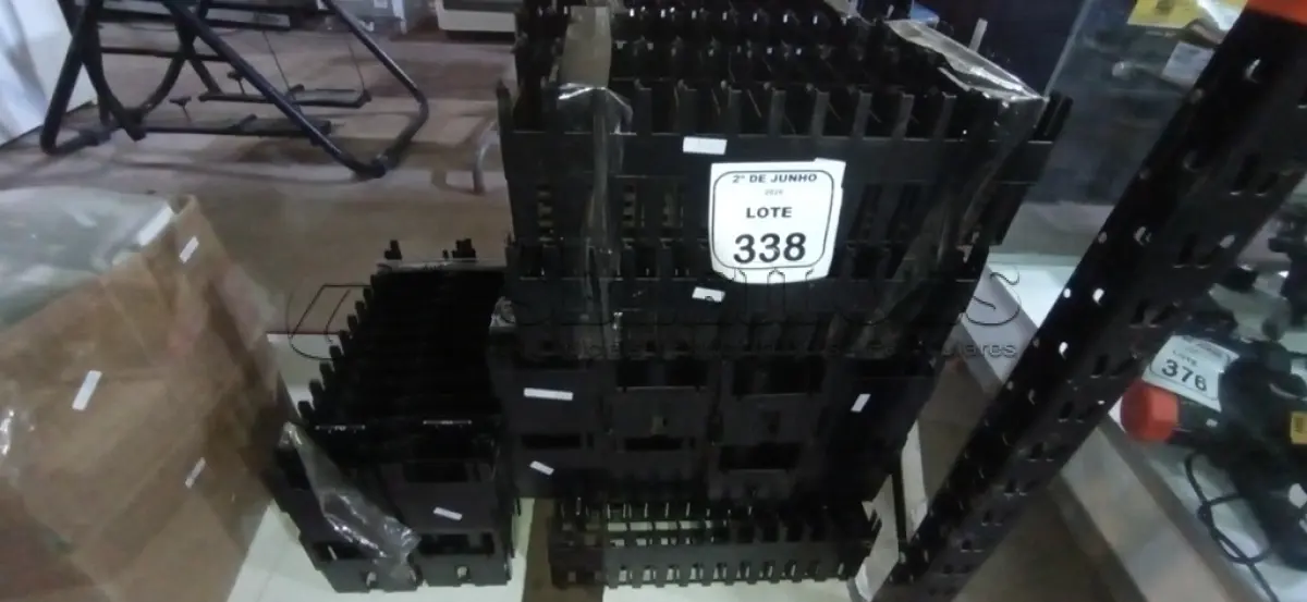 LOTE 338 - 01 LOTE COM GRANDE QUANTIDADE DE SUPORTES PARA HD RESISTENTES. (NO ESTADO) ATENÇÃO! FAZER A VISITAÇÃO ANTES DE ARREMATAR, NÃO SABEMOS SE FUNCIONA, LEILÃO NÃO TEM GARANTIA E NEM DEVOLUÇÃO, SUJEITO A POSSÍVEIS AVARIAS VISÍVEIS/OCULTAS E/OU AUSÊNCIA DE COMPONENTES.