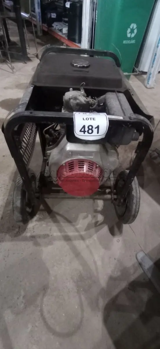 LOTE 481 - 01 GERADOR A DIESEL MODELO TWGD180E MARCA TOYAMA. (NO ESTADO) ATENÇÃO! FAZER A VISITAÇÃO ANTES DE ARREMATAR, NÃO SABEMOS SE FUNCIONA, LEILÃO NÃO TEM GARANTIA E NEM DEVOLUÇÃO, SUJEITO A POSSÍVEIS AVARIAS VISÍVEIS/OCULTAS E/OU AUSÊNCIA DE COMPONENTES.