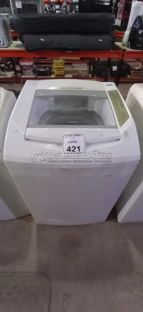 LOTE 421 - 01 MÁQUINA DE LAVAR 8KG 220V MARCA BRASTEMP. (NO ESTADO) ATENÇÃO! FAZER A VISITAÇÃO ANTES DE ARREMATAR, NÃO SABEMOS SE FUNCIONA, LEILÃO NÃO TEM GARANTIA E NEM DEVOLUÇÃO, SUJEITO A POSSÍVEIS AVARIAS VISÍVEIS/OCULTAS E/OU AUSÊNCIA DE COMPONENTES.