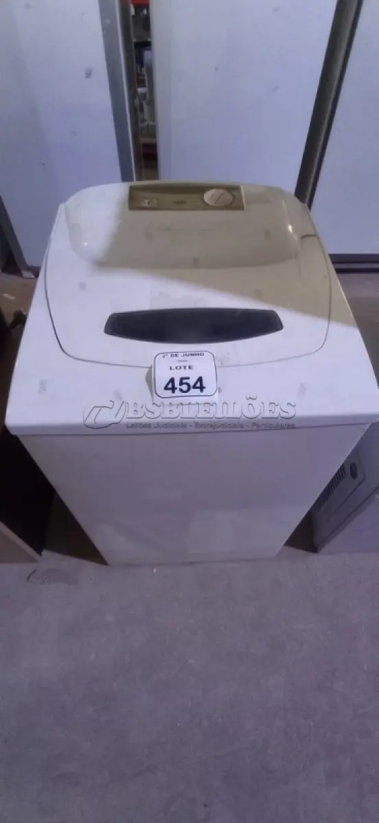 LOTE 454 - 01 MÁQUINA DE LAVAR 5KG 220V MARCA BRASTEMP. (NO ESTADO) ATENÇÃO! FAZER A VISITAÇÃO ANTES DE ARREMATAR, NÃO SABEMOS SE FUNCIONA, LEILÃO NÃO TEM GARANTIA E NEM DEVOLUÇÃO, SUJEITO A POSSÍVEIS AVARIAS VISÍVEIS/OCULTAS E/OU AUSÊNCIA DE COMPONENTES.