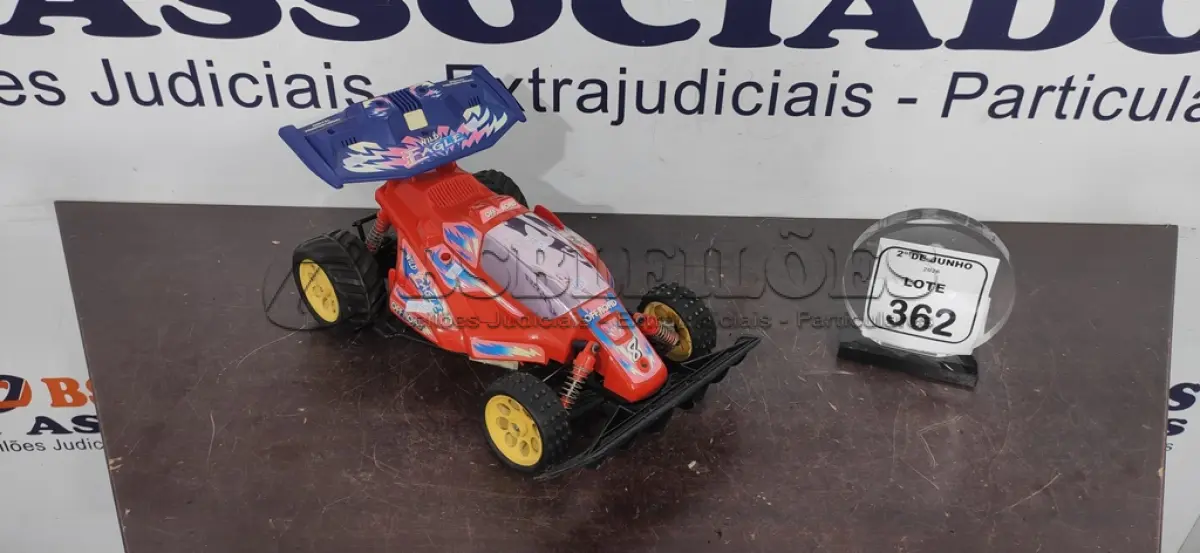 LOTE 362 - 01 CARRINHO DE CORRIDA DE BRINQUEDO. (NO ESTADO) ATENÇÃO! FAZER A VISITAÇÃO ANTES DE ARREMATAR, NÃO SABEMOS SE FUNCIONA, LEILÃO NÃO TEM GARANTIA E NEM DEVOLUÇÃO, SUJEITO A POSSÍVEIS AVARIAS VISÍVEIS/OCULTAS E/OU AUSÊNCIA DE COMPONENTES.