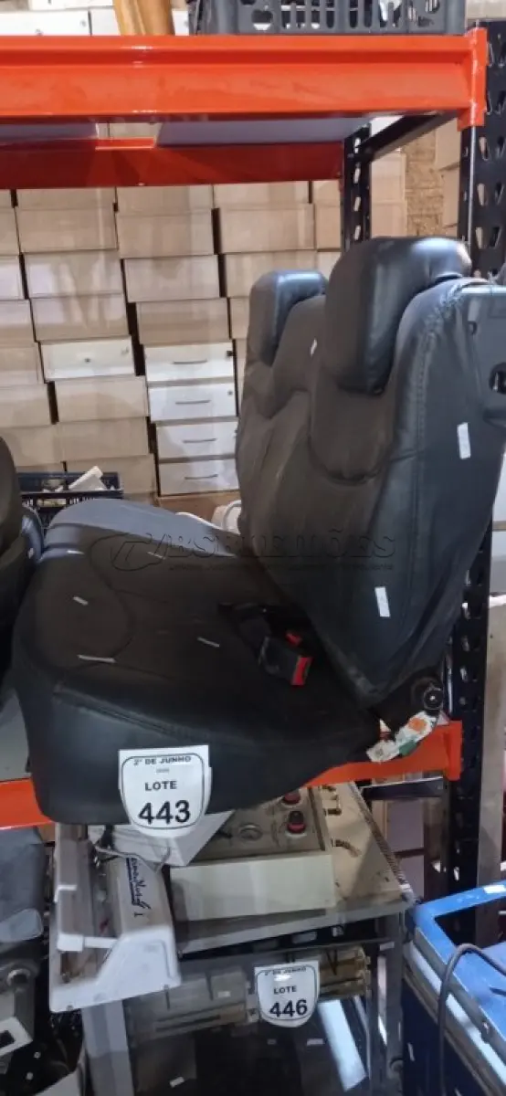 LOTE 443 - 01 ASSENTO COM ENCOSTO PARA CARROS. (NO ESTADO) ATENÇÃO! FAZER A VISITAÇÃO ANTES DE ARREMATAR, NÃO SABEMOS SE FUNCIONA, LEILÃO NÃO TEM GARANTIA E NEM DEVOLUÇÃO, SUJEITO A POSSÍVEIS AVARIAS VISÍVEIS/OCULTAS E/OU AUSÊNCIA DE COMPONENTES.