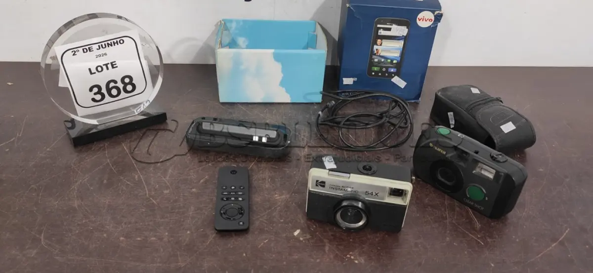 LOTE 368 - 01 BASE MULTIMIDIA ATRIX MARCA MOTOROLA E 02 CÂMERAS FOTOGRÁFICAS MODELO ANTIGO. (NO ESTADO) ATENÇÃO! FAZER A VISITAÇÃO ANTES DE ARREMATAR, NÃO SABEMOS SE FUNCIONA, LEILÃO NÃO TEM GARANTIA E NEM DEVOLUÇÃO, SUJEITO A POSSÍVEIS AVARIAS VISÍVEIS/OCULTAS E/OU AUSÊNCIA DE COMPONENTES.
