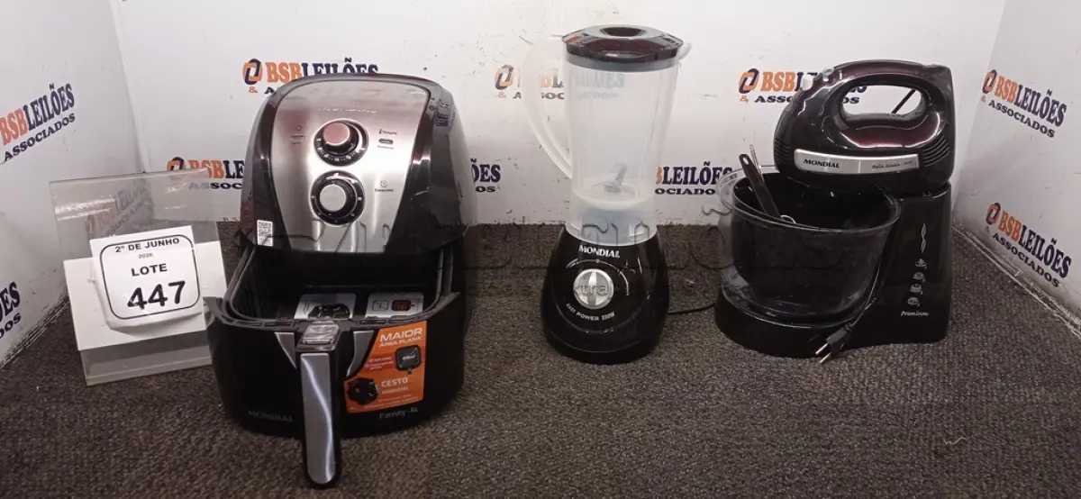 LOTE 447 - 01 AIR FRYER 4L 220V MARCA MONDIAL, 01 BATEDEIRA 220V MARCA MONDIAL E 01 LIQUIDIFICADOR 220V MARCA MONDIAL. (NO ESTADO) ATENÇÃO! FAZER A VISITAÇÃO ANTES DE ARREMATAR, NÃO SABEMOS SE FUNCIONA, LEILÃO NÃO TEM GARANTIA E NEM DEVOLUÇÃO, SUJEITO A POSSÍVEIS AVARIAS VISÍVEIS/OCULTAS E/OU AUSÊNCIA DE COMPONENTES.