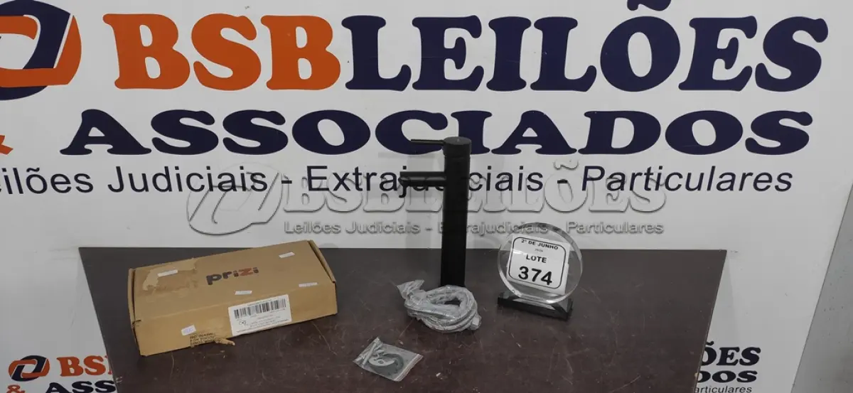 LOTE 374 - 01 TORNEIRA MISTURADOR MARCA PRIZI COM ACESSÓRIOS. (NO ESTADO) ATENÇÃO! FAZER A VISITAÇÃO ANTES DE ARREMATAR, NÃO SABEMOS SE FUNCIONA, LEILÃO NÃO TEM GARANTIA E NEM DEVOLUÇÃO, SUJEITO A POSSÍVEIS AVARIAS VISÍVEIS/OCULTAS E/OU AUSÊNCIA DE COMPONENTES.