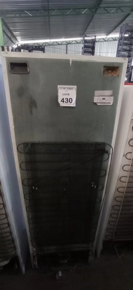 LOTE 430 - 01 GELADEIRA FORST FREE 370L MODELO BRM37A 220V MARCA BRASTEMP. (NO ESTADO) ATENÇÃO! FAZER A VISITAÇÃO ANTES DE ARREMATAR, NÃO SABEMOS SE FUNCIONA, LEILÃO NÃO TEM GARANTIA E NEM DEVOLUÇÃO, SUJEITO A POSSÍVEIS AVARIAS VISÍVEIS/OCULTAS E/OU AUSÊNCIA DE COMPONENTES.