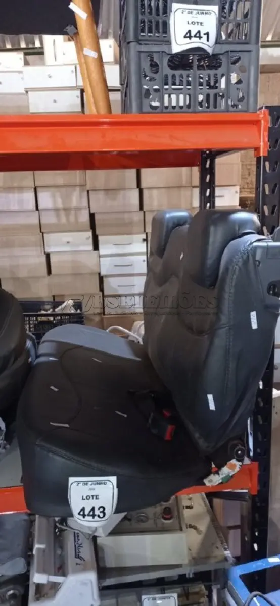 LOTE 443 - 01 ASSENTO COM ENCOSTO PARA CARROS. (NO ESTADO) ATENÇÃO! FAZER A VISITAÇÃO ANTES DE ARREMATAR, NÃO SABEMOS SE FUNCIONA, LEILÃO NÃO TEM GARANTIA E NEM DEVOLUÇÃO, SUJEITO A POSSÍVEIS AVARIAS VISÍVEIS/OCULTAS E/OU AUSÊNCIA DE COMPONENTES.