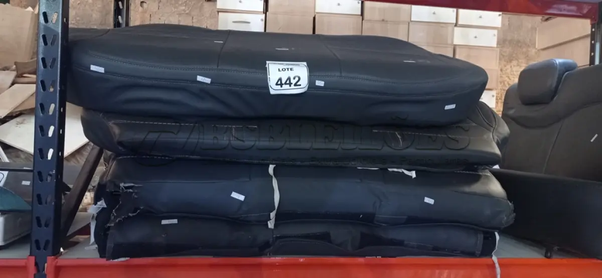 LOTE 442 - 02 ASSENTOS COM ENCOSTOS DE CARRO. (NO ESTADO) ATENÇÃO! FAZER A VISITAÇÃO ANTES DE ARREMATAR, NÃO SABEMOS SE FUNCIONA, LEILÃO NÃO TEM GARANTIA E NEM DEVOLUÇÃO, SUJEITO A POSSÍVEIS AVARIAS VISÍVEIS/OCULTAS E/OU AUSÊNCIA DE COMPONENTES.