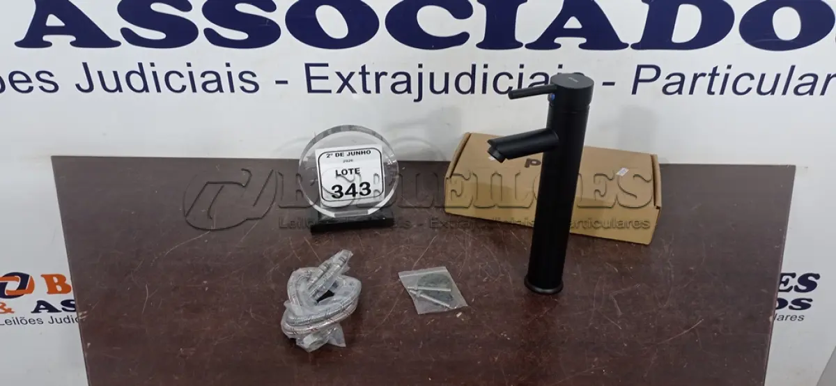 LOTE 343 - 01 TORNEIRA MISTURADOR MARCA PRIZI COM ACESSÓRIOS. (NO ESTADO) ATENÇÃO! FAZER A VISITAÇÃO ANTES DE ARREMATAR, NÃO SABEMOS SE FUNCIONA, LEILÃO NÃO TEM GARANTIA E NEM DEVOLUÇÃO, SUJEITO A POSSÍVEIS AVARIAS VISÍVEIS/OCULTAS E/OU AUSÊNCIA DE COMPONENTES.
