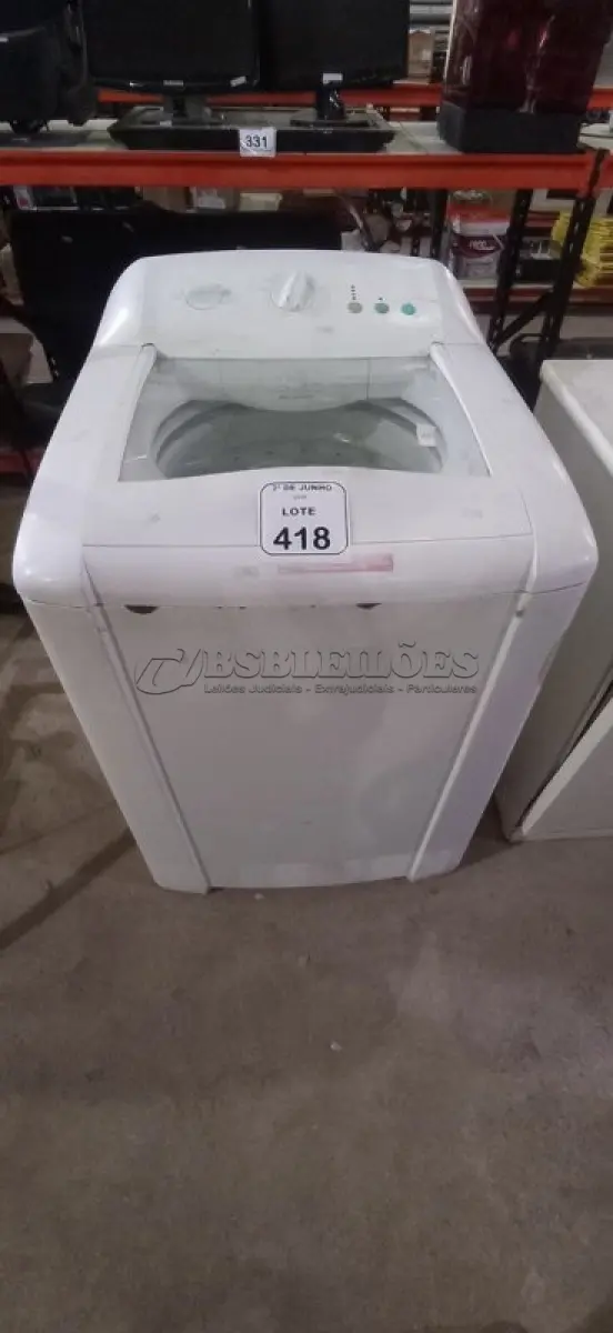 LOTE 418 - 01 MÁQUINA DE LAVAR 12KG MODELO LTE12 220V MARCA ELECTROLUX. (NO ESTADO) ATENÇÃO! FAZER A VISITAÇÃO ANTES DE ARREMATAR, NÃO SABEMOS SE FUNCIONA, LEILÃO NÃO TEM GARANTIA E NEM DEVOLUÇÃO, SUJEITO A POSSÍVEIS AVARIAS VISÍVEIS/OCULTAS E/OU AUSÊNCIA DE COMPONENTES.
