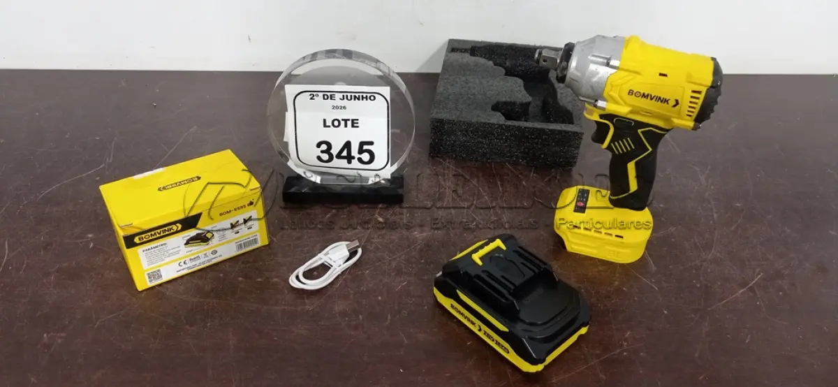 LOTE 345 - 01 CHAVE IMPACTO 21V COM CARREGADOR USB MARCA BOMVINK (NOVO). (NO ESTADO) ATENÇÃO! FAZER A VISITAÇÃO ANTES DE ARREMATAR, NÃO SABEMOS SE FUNCIONA, LEILÃO NÃO TEM GARANTIA E NEM DEVOLUÇÃO, SUJEITO A POSSÍVEIS AVARIAS VISÍVEIS/OCULTAS E/OU AUSÊNCIA DE COMPONENTES.