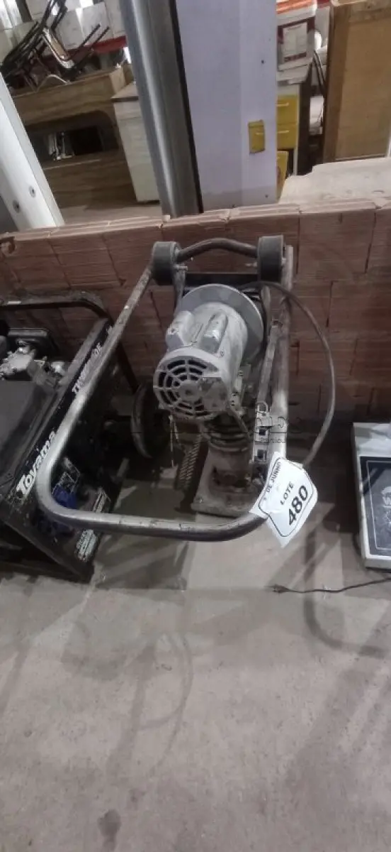 LOTE 480 - 01 COMPACTADOR DE ELÉTRICO MARCA WACKEP. (NO ESTADO) ATENÇÃO! FAZER A VISITAÇÃO ANTES DE ARREMATAR, NÃO SABEMOS SE FUNCIONA, LEILÃO NÃO TEM GARANTIA E NEM DEVOLUÇÃO, SUJEITO A POSSÍVEIS AVARIAS VISÍVEIS/OCULTAS E/OU AUSÊNCIA DE COMPONENTES.