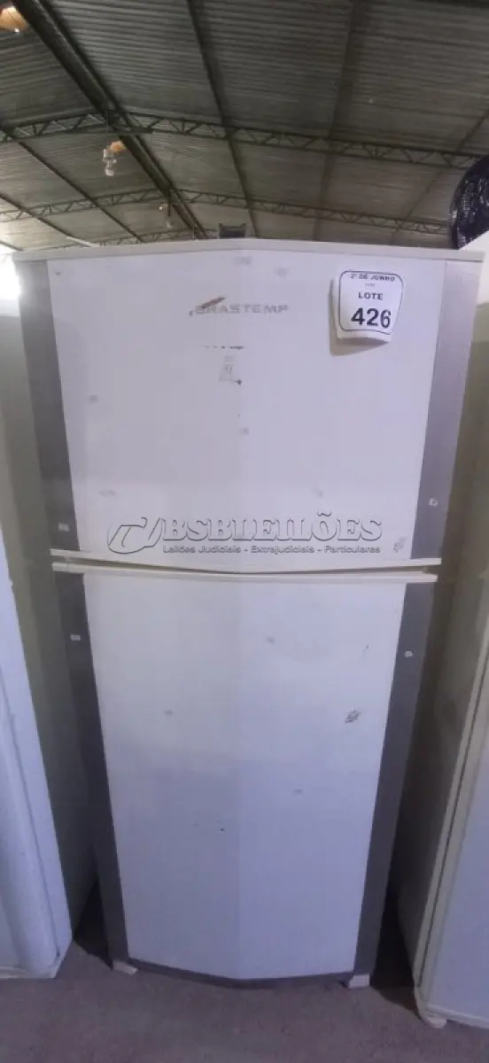 LOTE 426 - 01 GELADEIRA MODELO BRM44D 220V MARCA BRASTEMP. (NO ESTADO) ATENÇÃO! FAZER A VISITAÇÃO ANTES DE ARREMATAR, NÃO SABEMOS SE FUNCIONA, LEILÃO NÃO TEM GARANTIA E NEM DEVOLUÇÃO, SUJEITO A POSSÍVEIS AVARIAS VISÍVEIS/OCULTAS E/OU AUSÊNCIA DE COMPONENTES.
