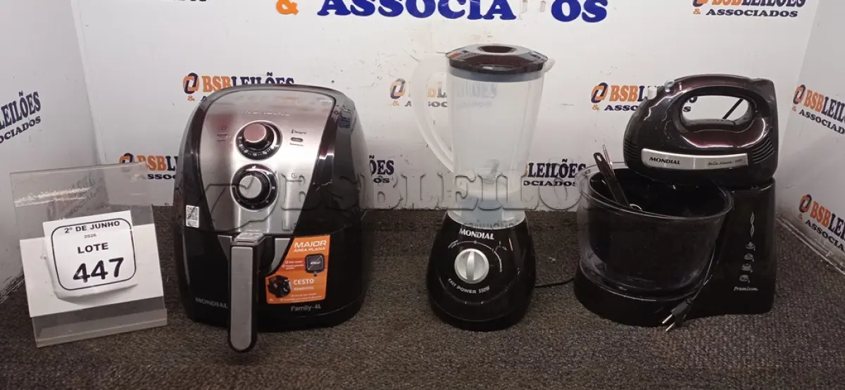 LOTE 447 - 01 AIR FRYER 4L 220V MARCA MONDIAL, 01 BATEDEIRA 220V MARCA MONDIAL E 01 LIQUIDIFICADOR 220V MARCA MONDIAL. (NO ESTADO) ATENÇÃO! FAZER A VISITAÇÃO ANTES DE ARREMATAR, NÃO SABEMOS SE FUNCIONA, LEILÃO NÃO TEM GARANTIA E NEM DEVOLUÇÃO, SUJEITO A POSSÍVEIS AVARIAS VISÍVEIS/OCULTAS E/OU AUSÊNCIA DE COMPONENTES.