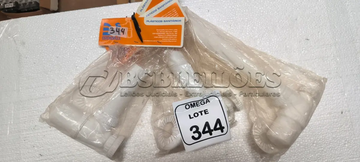 LOTE 344 - 03 SIFÕES TIPO COMO EM PVC BRANCO - ESTEVES. (NO ESTADO EM QUE SE ENCONTRA. SUJEITO A AVARIAS OCULTAS/VISÍVEIS.)