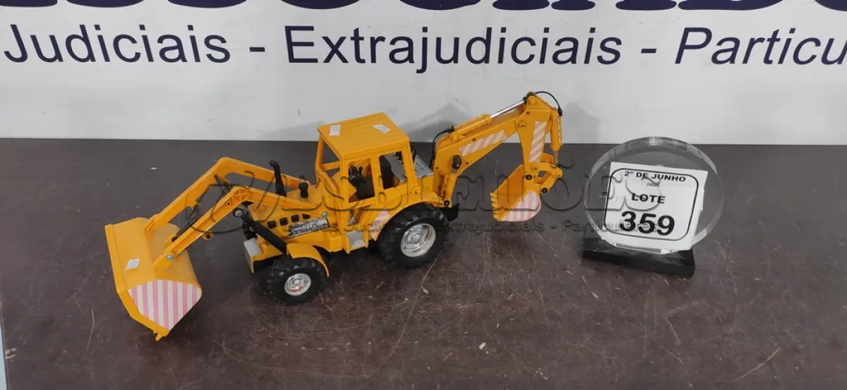 LOTE 359 - 01 CARRINHO DE BRINQUEDO DE CONSTRUÇÃO. (NO ESTADO) ATENÇÃO! FAZER A VISITAÇÃO ANTES DE ARREMATAR, NÃO SABEMOS SE FUNCIONA, LEILÃO NÃO TEM GARANTIA E NEM DEVOLUÇÃO, SUJEITO A POSSÍVEIS AVARIAS VISÍVEIS/OCULTAS E/OU AUSÊNCIA DE COMPONENTES.