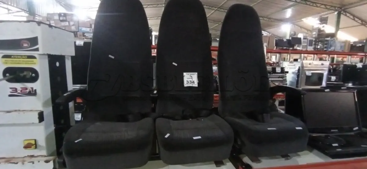 LOTE 334 - 03 BANCOS AUTOMOTIVOS COM ENCOSTO ALTO. (NO ESTADO) ATENÇÃO! FAZER A VISITAÇÃO ANTES DE ARREMATAR, NÃO SABEMOS SE FUNCIONA, LEILÃO NÃO TEM GARANTIA E NEM DEVOLUÇÃO, SUJEITO A POSSÍVEIS AVARIAS VISÍVEIS/OCULTAS E/OU AUSÊNCIA DE COMPONENTES.