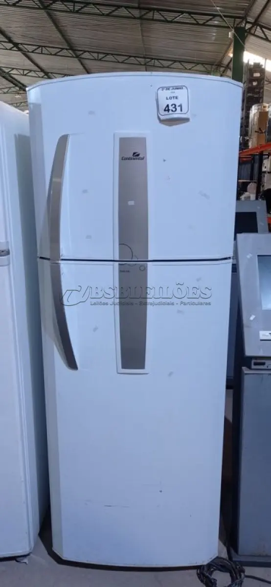 LOTE 431 - 01 GELADEIRA FROST FREE MODELO RFCT500 200V MARCA CONTINENTAL. (NO ESTADO) ATENÇÃO! FAZER A VISITAÇÃO ANTES DE ARREMATAR, NÃO SABEMOS SE FUNCIONA, LEILÃO NÃO TEM GARANTIA E NEM DEVOLUÇÃO, SUJEITO A POSSÍVEIS AVARIAS VISÍVEIS/OCULTAS E/OU AUSÊNCIA DE COMPONENTES.