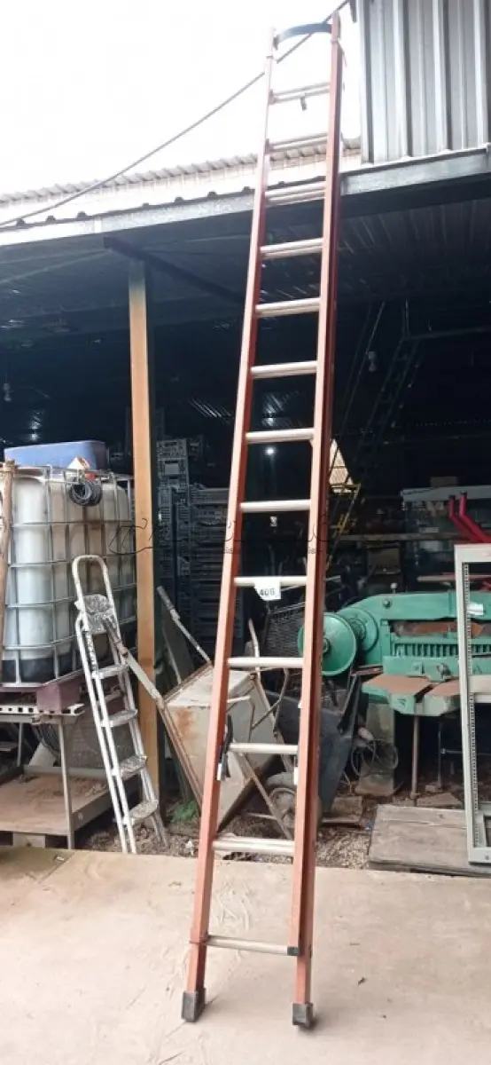 LOTE 406 - 01 ESCADA PROFISSIONAL DE 7M. (NO ESTADO) ATENÇÃO! FAZER A VISITAÇÃO ANTES DE ARREMATAR, NÃO SABEMOS SE FUNCIONA, LEILÃO NÃO TEM GARANTIA E NEM DEVOLUÇÃO, SUJEITO A POSSÍVEIS AVARIAS VISÍVEIS/OCULTAS E/OU AUSÊNCIA DE COMPONENTES.