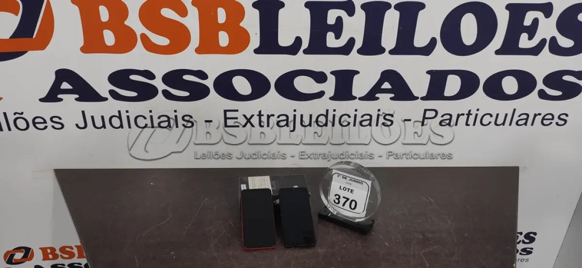 LOTE 370 - 02 CELULARES MARCAS SAMSUNG E LG SEM CARREGADOR. (NO ESTADO) ATENÇÃO! FAZER A VISITAÇÃO ANTES DE ARREMATAR, NÃO SABEMOS SE FUNCIONA, LEILÃO NÃO TEM GARANTIA E NEM DEVOLUÇÃO, SUJEITO A POSSÍVEIS AVARIAS VISÍVEIS/OCULTAS E/OU AUSÊNCIA DE COMPONENTES.