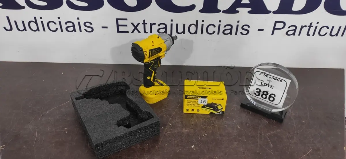 LOTE 386 - 01 CHAVE IMPACTO 21V COM CARREGADOR USB MARCA BOMVINK (NOVO). (NO ESTADO) ATENÇÃO! FAZER A VISITAÇÃO ANTES DE ARREMATAR, NÃO SABEMOS SE FUNCIONA, LEILÃO NÃO TEM GARANTIA E NEM DEVOLUÇÃO, SUJEITO A POSSÍVEIS AVARIAS VISÍVEIS/OCULTAS E/OU AUSÊNCIA DE COMPONENTES.