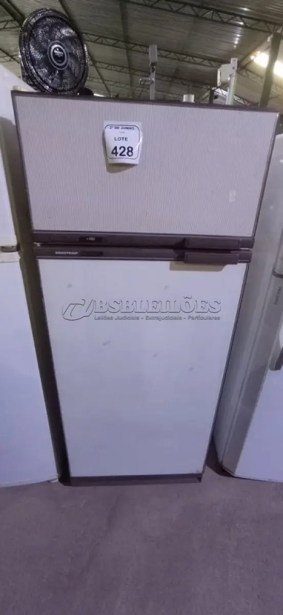 LOTE 428 - 01 GELADEIRA MODELO BRM42D20 220V MARCA BRASTEMP. (NO ESTADO) ATENÇÃO! FAZER A VISITAÇÃO ANTES DE ARREMATAR, NÃO SABEMOS SE FUNCIONA, LEILÃO NÃO TEM GARANTIA E NEM DEVOLUÇÃO, SUJEITO A POSSÍVEIS AVARIAS VISÍVEIS/OCULTAS E/OU AUSÊNCIA DE COMPONENTES.