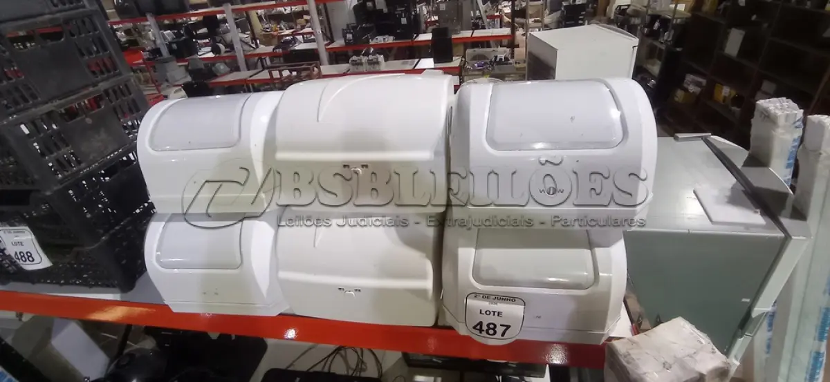 LOTE 487 - 09 DISPENSES DE PAPEL. (NO ESTADO) ATENÇÃO! FAZER A VISITAÇÃO ANTES DE ARREMATAR, NÃO SABEMOS SE FUNCIONA, LEILÃO NÃO TEM GARANTIA E NEM DEVOLUÇÃO, SUJEITO A POSSÍVEIS AVARIAS VISÍVEIS/OCULTAS E/OU AUSÊNCIA DE COMPONENTES.