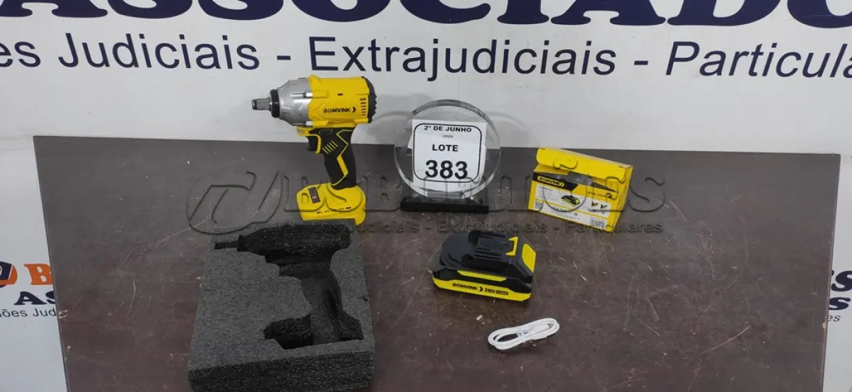 LOTE 383 - 01 CHAVE IMPACTO 21V COM CARREGADOR USB MARCA BOMVINK (NOVO). (NO ESTADO) ATENÇÃO! FAZER A VISITAÇÃO ANTES DE ARREMATAR, NÃO SABEMOS SE FUNCIONA, LEILÃO NÃO TEM GARANTIA E NEM DEVOLUÇÃO, SUJEITO A POSSÍVEIS AVARIAS VISÍVEIS/OCULTAS E/OU AUSÊNCIA DE COMPONENTES.