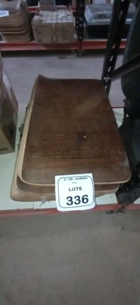 LOTE 336 - 20 PLACAS DE MADEIRA. (NO ESTADO) ATENÇÃO! FAZER A VISITAÇÃO ANTES DE ARREMATAR, NÃO SABEMOS SE FUNCIONA, LEILÃO NÃO TEM GARANTIA E NEM DEVOLUÇÃO, SUJEITO A POSSÍVEIS AVARIAS VISÍVEIS/OCULTAS E/OU AUSÊNCIA DE COMPONENTES.