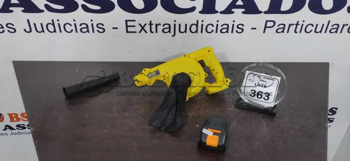 LOTE 363 - 01 SOPRADOR A BATERIA 48V MARCA BOMVINK. (NO ESTADO) ATENÇÃO! FAZER A VISITAÇÃO ANTES DE ARREMATAR, NÃO SABEMOS SE FUNCIONA, LEILÃO NÃO TEM GARANTIA E NEM DEVOLUÇÃO, SUJEITO A POSSÍVEIS AVARIAS VISÍVEIS/OCULTAS E/OU AUSÊNCIA DE COMPONENTES.