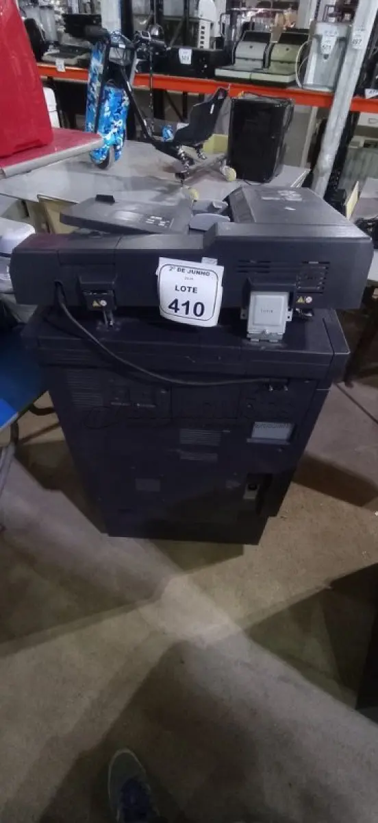 LOTE 410 - 01 COPIADORA TASKALFA 2551CI 110V MARCA KYOCERA. (NO ESTADO) ATENÇÃO! FAZER A VISITAÇÃO ANTES DE ARREMATAR, NÃO SABEMOS SE FUNCIONA, LEILÃO NÃO TEM GARANTIA E NEM DEVOLUÇÃO, SUJEITO A POSSÍVEIS AVARIAS VISÍVEIS/OCULTAS E/OU AUSÊNCIA DE COMPONENTES.
