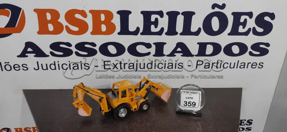 LOTE 359 - 01 CARRINHO DE BRINQUEDO DE CONSTRUÇÃO. (NO ESTADO) ATENÇÃO! FAZER A VISITAÇÃO ANTES DE ARREMATAR, NÃO SABEMOS SE FUNCIONA, LEILÃO NÃO TEM GARANTIA E NEM DEVOLUÇÃO, SUJEITO A POSSÍVEIS AVARIAS VISÍVEIS/OCULTAS E/OU AUSÊNCIA DE COMPONENTES.