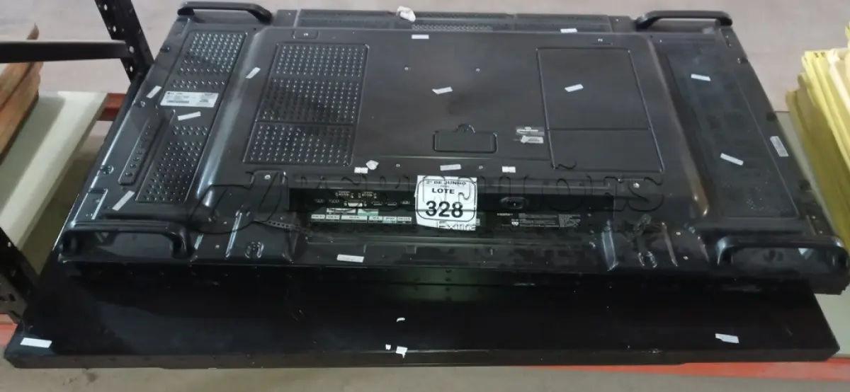 LOTE 328 - 02 PAINÉIS DE PROPAGANDA DE 55’’ MARCA LG. (NO ESTADO) ATENÇÃO! FAZER A VISITAÇÃO ANTES DE ARREMATAR, NÃO SABEMOS SE FUNCIONA, LEILÃO NÃO TEM GARANTIA E NEM DEVOLUÇÃO, SUJEITO A POSSÍVEIS AVARIAS VISÍVEIS/OCULTAS E/OU AUSÊNCIA DE COMPONENTES.