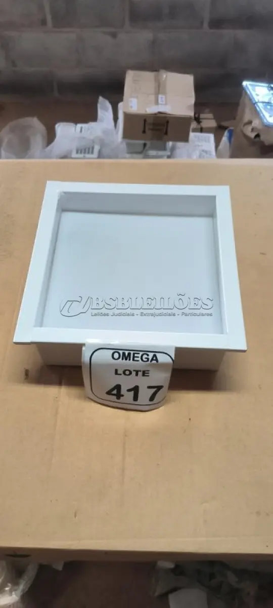 LOTE 417 - 01 LUMINÁRIA PLAFON LED QUADRADA DE EMBUTIR - 25X25. (NO ESTADO EM QUE SE ENCONTRA. SUJEITO A AVARIAS OCULTAS/VISÍVEIS.)