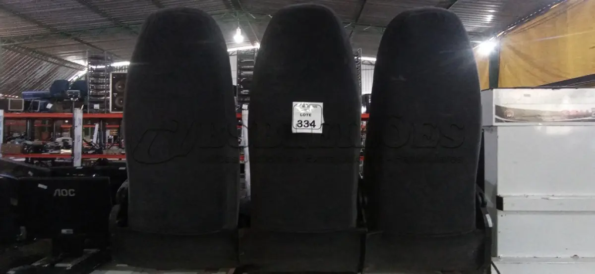 LOTE 334 - 03 BANCOS AUTOMOTIVOS COM ENCOSTO ALTO. (NO ESTADO) ATENÇÃO! FAZER A VISITAÇÃO ANTES DE ARREMATAR, NÃO SABEMOS SE FUNCIONA, LEILÃO NÃO TEM GARANTIA E NEM DEVOLUÇÃO, SUJEITO A POSSÍVEIS AVARIAS VISÍVEIS/OCULTAS E/OU AUSÊNCIA DE COMPONENTES.