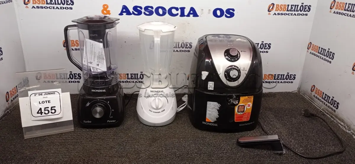 LOTE 455 - 01 AIR FRYER 4L 220V MARCA ELECTROLUX E 02 LIQUIDIFICADORES 220V MARCA MONDIAL. (NO ESTADO) ATENÇÃO! FAZER A VISITAÇÃO ANTES DE ARREMATAR, NÃO SABEMOS SE FUNCIONA, LEILÃO NÃO TEM GARANTIA E NEM DEVOLUÇÃO, SUJEITO A POSSÍVEIS AVARIAS VISÍVEIS/OCULTAS E/OU AUSÊNCIA DE COMPONENTES.