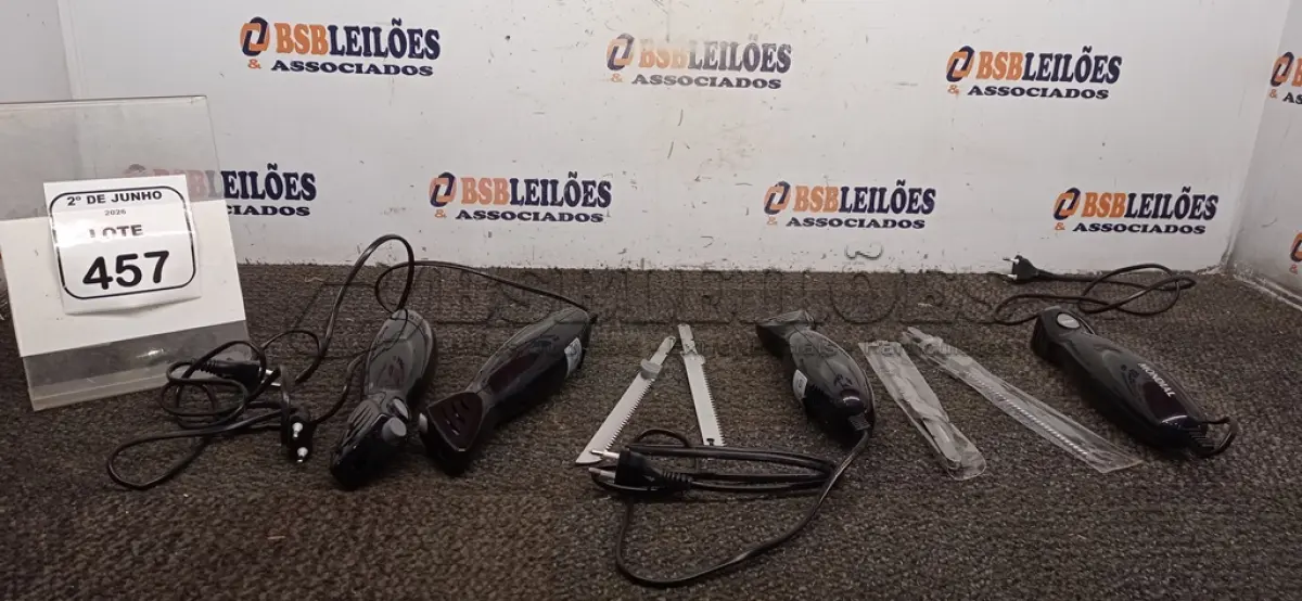 LOTE 457 - 04 FACAS ELÉTRICAS 220V MARCA MONDIAL. (NO ESTADO) ATENÇÃO! FAZER A VISITAÇÃO ANTES DE ARREMATAR, NÃO SABEMOS SE FUNCIONA, LEILÃO NÃO TEM GARANTIA E NEM DEVOLUÇÃO, SUJEITO A POSSÍVEIS AVARIAS VISÍVEIS/OCULTAS E/OU AUSÊNCIA DE COMPONENTES.