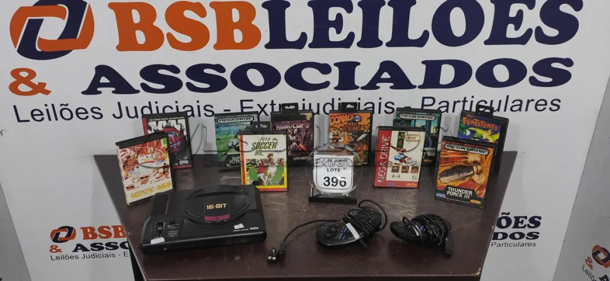LOTE 396 - 01 MEGA DRIVE 02 CONTROLES COM CABOS E 10 JOGOS. (NO ESTADO) ATENÇÃO! FAZER A VISITAÇÃO ANTES DE ARREMATAR, NÃO SABEMOS SE FUNCIONA, LEILÃO NÃO TEM GARANTIA E NEM DEVOLUÇÃO, SUJEITO A POSSÍVEIS AVARIAS VISÍVEIS/OCULTAS E/OU AUSÊNCIA DE COMPONENTES.