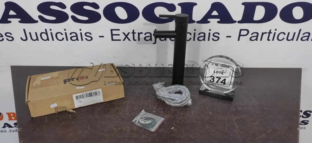 LOTE 374 - 01 TORNEIRA MISTURADOR MARCA PRIZI COM ACESSÓRIOS. (NO ESTADO) ATENÇÃO! FAZER A VISITAÇÃO ANTES DE ARREMATAR, NÃO SABEMOS SE FUNCIONA, LEILÃO NÃO TEM GARANTIA E NEM DEVOLUÇÃO, SUJEITO A POSSÍVEIS AVARIAS VISÍVEIS/OCULTAS E/OU AUSÊNCIA DE COMPONENTES.