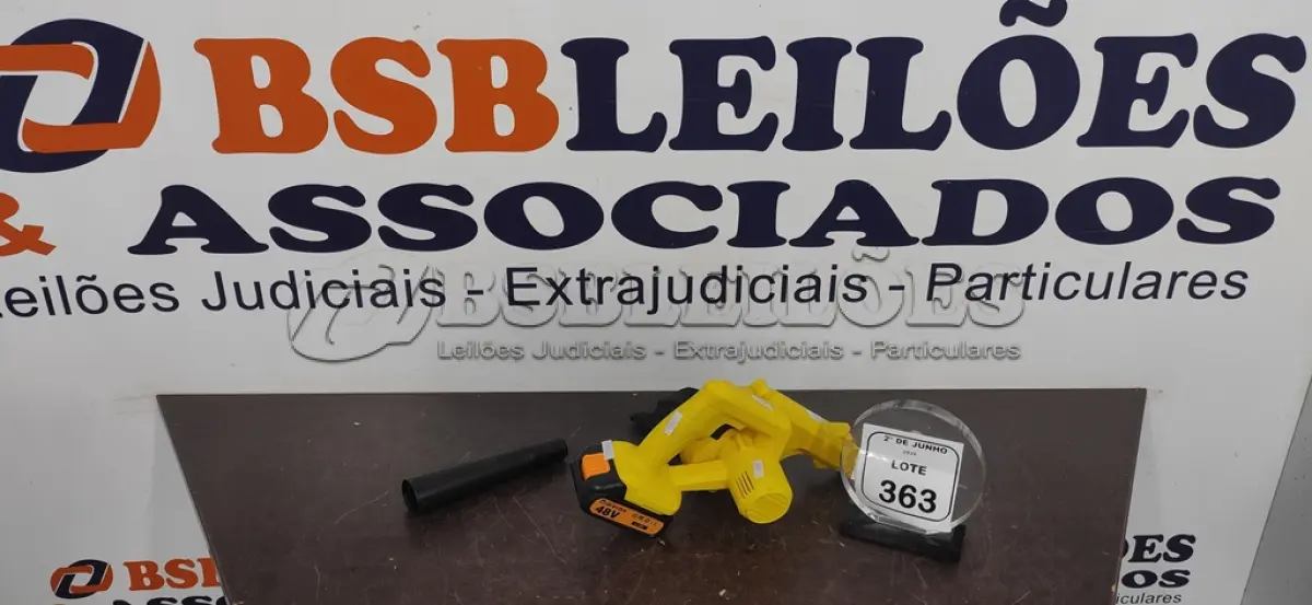 LOTE 363 - 01 SOPRADOR A BATERIA 48V MARCA BOMVINK. (NO ESTADO) ATENÇÃO! FAZER A VISITAÇÃO ANTES DE ARREMATAR, NÃO SABEMOS SE FUNCIONA, LEILÃO NÃO TEM GARANTIA E NEM DEVOLUÇÃO, SUJEITO A POSSÍVEIS AVARIAS VISÍVEIS/OCULTAS E/OU AUSÊNCIA DE COMPONENTES.