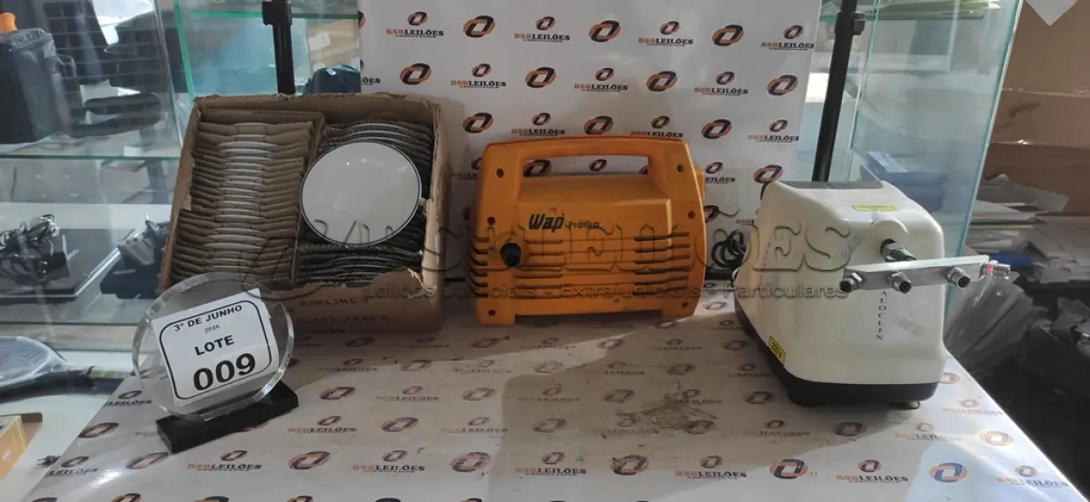 LOTE 009 - 01 LAVADORA DE ALTA PRESSÃO MODELO PRÁTRIKA MARCA WAP INCOMPLETA E 01 COMPRESSOR ODONTOLÓGICO E GRANDE QUANTIDADE DE PIRES. (NO ESTADO) ATENÇÃO! FAZER A VISITAÇÃO ANTES DE ARREMATAR, NÃO SABEMOS SE FUNCIONA, LEILÃO NÃO TEM GARANTIA E NEM DEVOLUÇÃO, SUJEITO A POSSÍVEIS AVARIAS VISÍVEIS/OCULTAS E/OU AUSÊNCIA DE COMPONENTES.