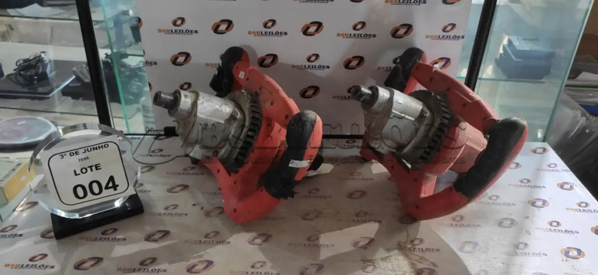 LOTE 004 - 02 MISTURADORES ELÉTRICOS INCOMPLETOS. (NO ESTADO) ATENÇÃO! FAZER A VISITAÇÃO ANTES DE ARREMATAR, NÃO SABEMOS SE FUNCIONA, LEILÃO NÃO TEM GARANTIA E NEM DEVOLUÇÃO, SUJEITO A POSSÍVEIS AVARIAS VISÍVEIS/OCULTAS E/OU AUSÊNCIA DE COMPONENTES.