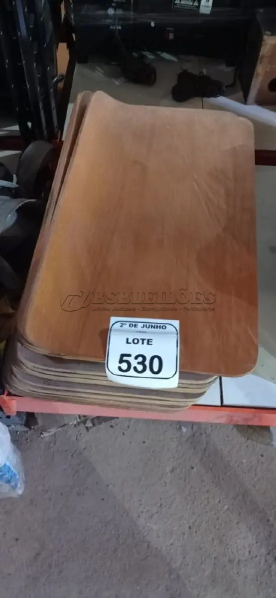 LOTE 530 - 20 PLACAS DE MADEIRA. (NO ESTADO) ATENÇÃO! FAZER A VISITAÇÃO ANTES DE ARREMATAR, NÃO SABEMOS SE FUNCIONA, LEILÃO NÃO TEM GARANTIA E NEM DEVOLUÇÃO, SUJEITO A POSSÍVEIS AVARIAS VISÍVEIS/OCULTAS E/OU AUSÊNCIA DE COMPONENTES.